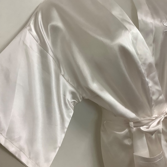 White Satin Robe Medium 34-36 bust near new - Picture 8 of 10